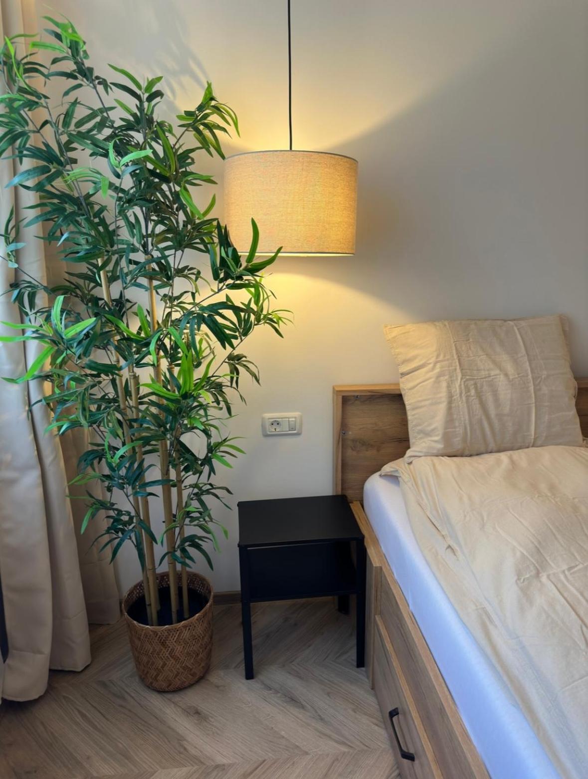 One Room Apartment- Self Check-In 24H Resita Exterior photo